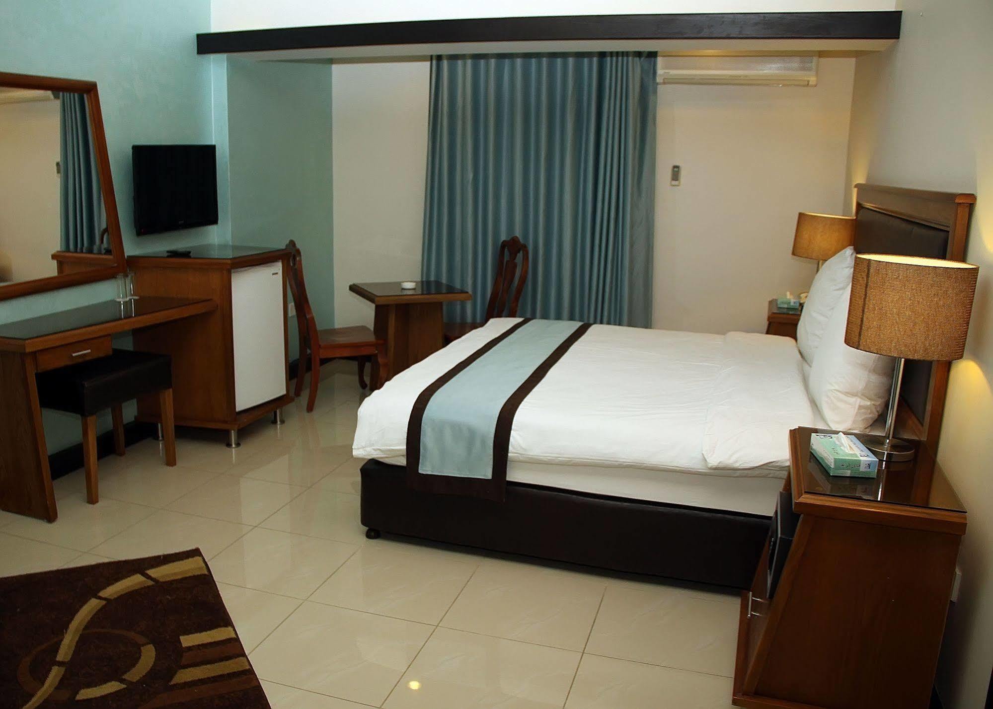 Al Raad Hotel Akaba Buitenkant foto